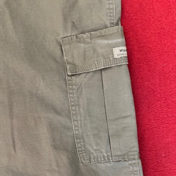 Wrangler Men's Cargo Khaki Pants - Sz 42 x 30 - Picture 9 of 13